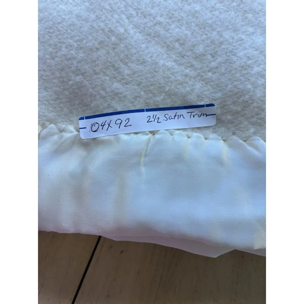 Vtg Faribo Mill King Blanket Cream Acrylic Cotton Satin Trim 92x105 USA 1970s